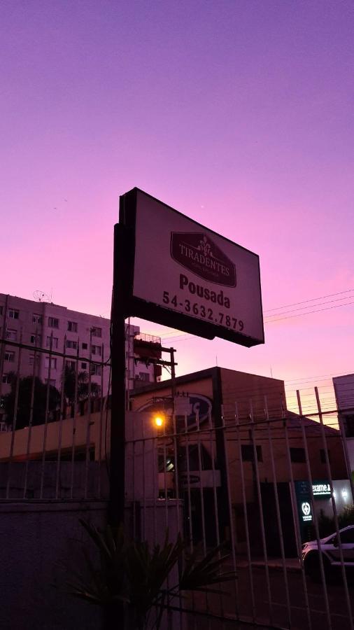 Hostel E Pousada Tiradentes 774 帕苏丰杜 外观 照片