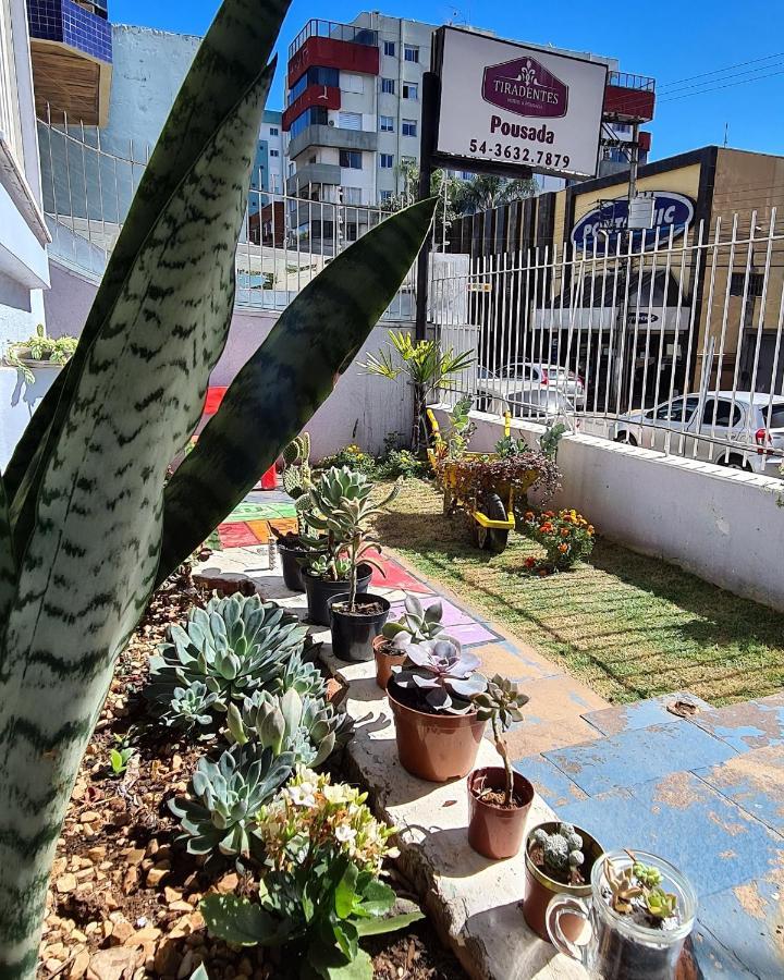 Hostel E Pousada Tiradentes 774 帕苏丰杜 外观 照片